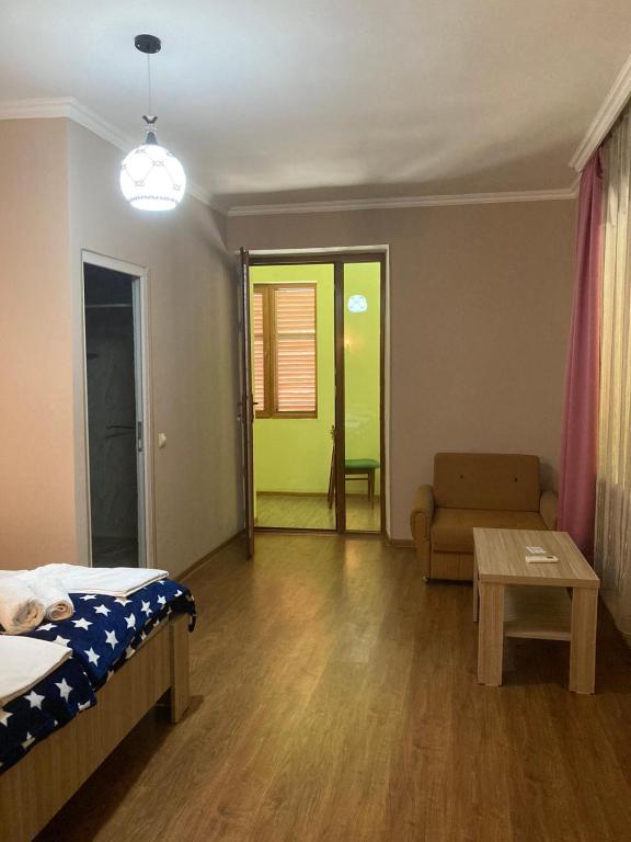 Happy Holiday room 6